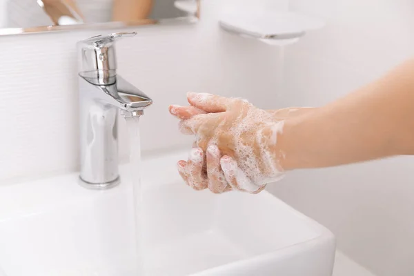 Washing hands under the flowing water tap. Washing hands rubbing with soap for corona virus prevention, hygiene to stop spreading corona virus in or public wash room. Hygiene concept hand detail — Stock Photo, Image