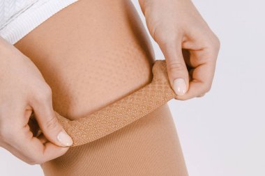 Sıkıştırma çoraphanesi. Varisli damarlar ve venouse terapisi için tıbbi sıkıştırma çorapları ve taytlar. Kadın ve erkek çorapları. Klinik sıkıştırma örgüleri. Hamile kadınlar için konfor külotlu çorabı