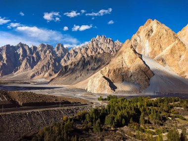 Hunza, Gilgit-Baltistan, Pakistan 'daki Passu Konilerinin Dağ Tepeleri