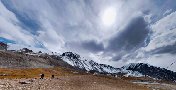 Sněžné Hory Pod Sluncem Nachází Khunjerab Průsmyku Nedaleko Pákistánu Čína — Stock fotografie