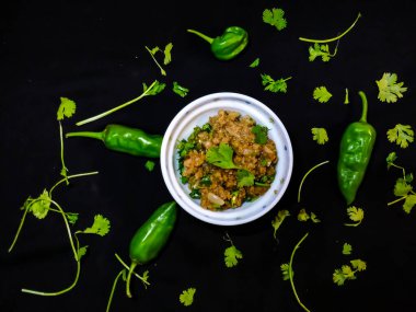 Yeşil Biberli Beef Hara Bhara Qeema & Kişniş