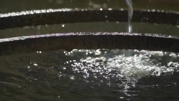 Perto Alguma Água Que Cai Uma Fonte Montesa Câmera Lenta — Vídeo de Stock
