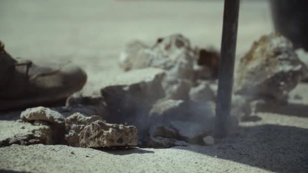 气动锤击破碎混凝土的实时密闭 — 图库视频影像