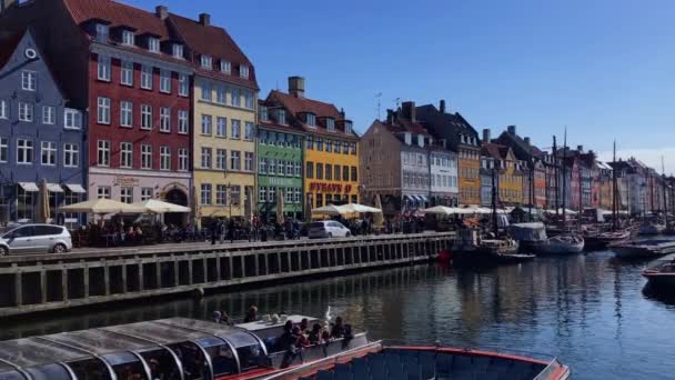 Copenhaga Dinamarca 2019A Vista Canal Tradicional Copenaghen Com Casas Coloridas — Vídeo de Stock