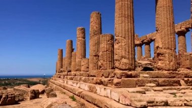 Agrigento 'da bir Yunan tapınağı, tapınak vadisinde.