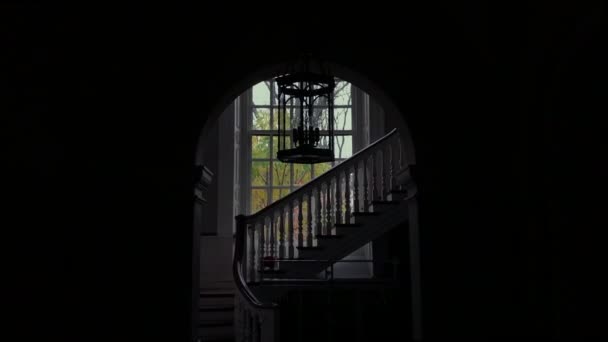 Boston Karanlık Çerçeveli Bir Merdiven — Stok video