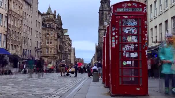爱丁堡 苏格兰 时间流逝的爱丁堡中央街道与标志性的电话客舱 — 图库视频影像