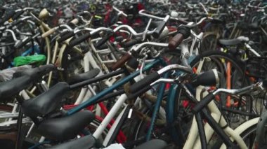 Amsterdam 'da bir bisiklet deposu