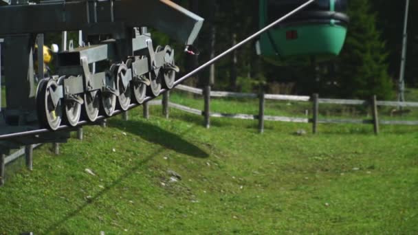 Egy Kábelkocsi Lassított Felvételen Alpokban — Stock videók