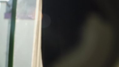 Sabahın köründe uçan toz zerreleri