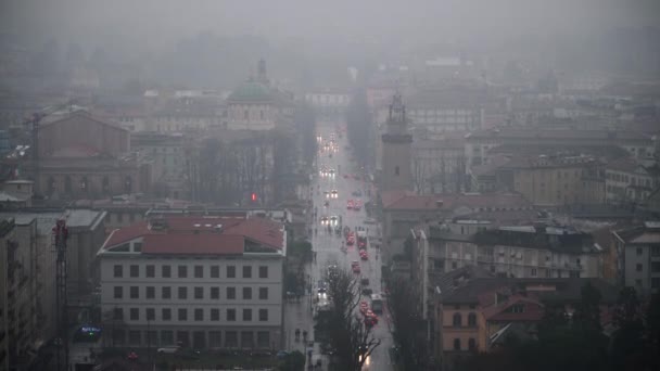Rua Principal Bergamo Baixo Dia Nebuloso — Vídeo de Stock