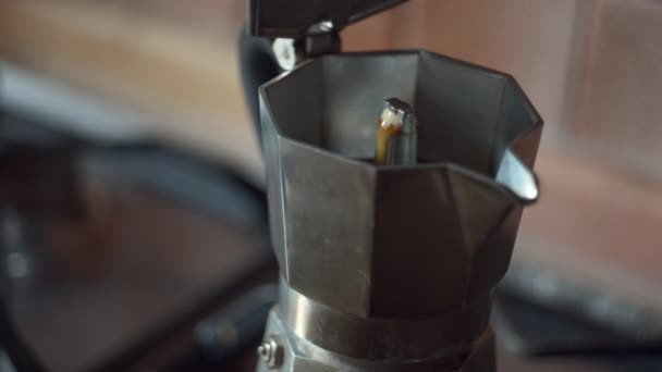 Открытая Мока Кофе Эспрессо — стоковое видео
