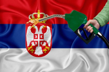 Yakıt pompası başlığı ile arka plan dokusunu sallarken yakın plan SERBIA bayrağı görüntüsü. Tasarım çözümleri kavramı. 3d oluşturma