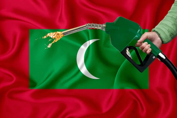 Maldives Zászló Közelkép Hullámzó Háttér Textúra Üzemanyag Szivattyú Fúvóka Kezében — Stock Fotó