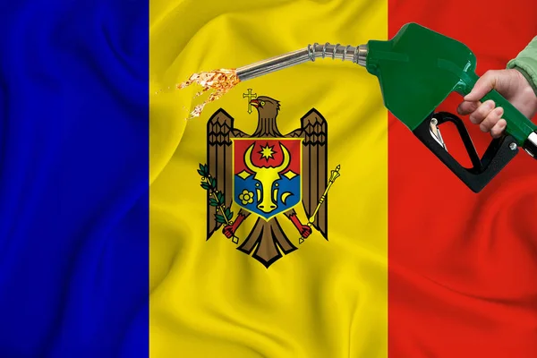 Moldova Flagga Närbild Skott Viftande Bakgrundskonsistens Med Bränslepump Munstycke Handen — Stockfoto