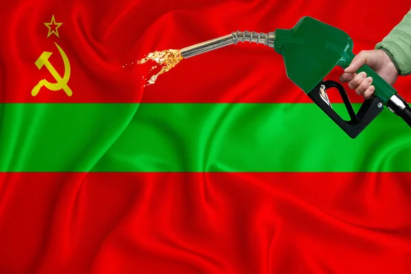 Флаг Transnistria Снимок Крупным Планом Фоне Соплом Топливного Насоса Руке — стоковое фото