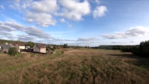 Vliegen Een Fpv Drone Achter Een Paard Een Meisje Een — Stockvideo