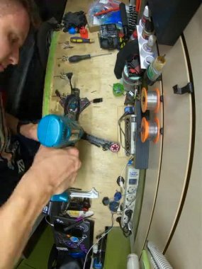 FPV insansız hava aracı montajı 250, zaman aşımı, ev yapımı çerçeve bir 3D yazıcıda basıldı.