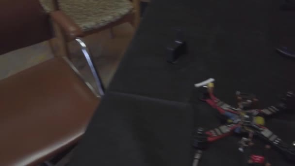 Quadrocopter Fpv Smontato Riparazione Droni Fai Tavolo Nero Rimozione Vecchio — Video Stock