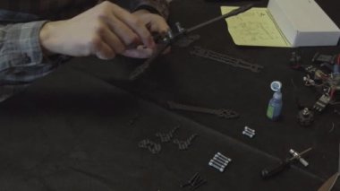 FPV kuadkopteri için karbon çerçeve montajı, 5 inç, masada siyah çerçeve, dört kiriş, inşaatçı, cıvata, fındık.