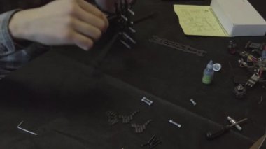 FPV kuadkopteri için karbon çerçeve montajı, 5 inç, masada siyah çerçeve, dört kiriş, inşaatçı, cıvata, fındık.