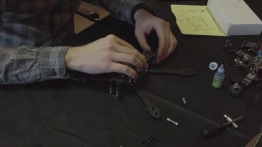 FPV kuadkopteri için karbon çerçeve montajı, 5 inç, masada siyah çerçeve, dört kiriş, inşaatçı, cıvata, fındık.