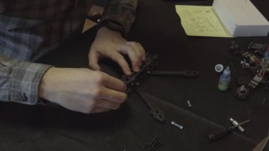 FPV kuadkopteri için karbon çerçeve montajı, 5 inç, masada siyah çerçeve, dört kiriş, inşaatçı, cıvata, fındık.