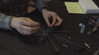 FPV kuadkopteri için karbon çerçeve montajı, 5 inç, masada siyah çerçeve, dört kiriş, inşaatçı, cıvata, fındık.