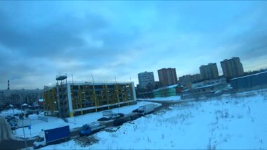 Quadcopter test uçuşları, kış, saha, stadyum, beyaz kar, kuş bakışı görüş, fpv