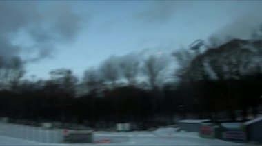 Quadcopter test uçuşları, kış, saha, stadyum, beyaz kar, kuş bakışı görüş, fpv