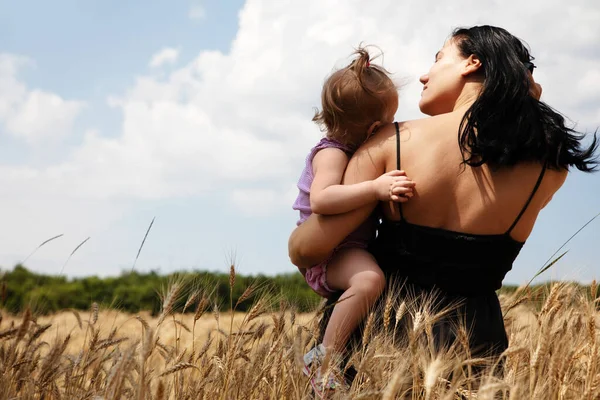 Mamá Niño Campo Trigo Juntos Maternidad —  Fotos de Stock