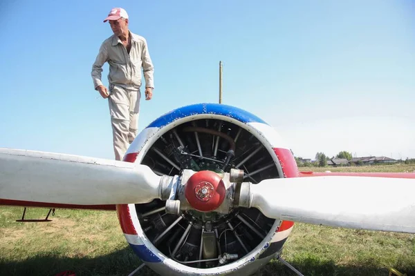 Tyumen Rusland Augustus 2016 Piloten Van Kleine Vliegtuigen Regelen Demonstratievluchten — Stockfoto