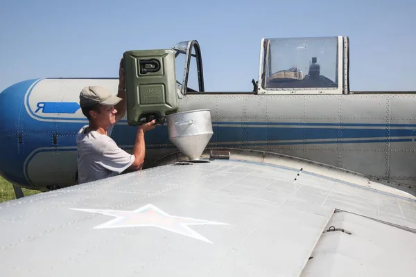 Tyumen Rusia Agosto 2016 Los Pilotos Aviones Pequeños Organizan Vuelos — Foto de Stock