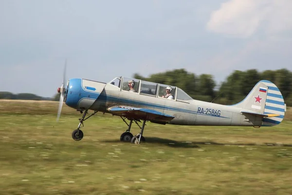 Tyumen Rusland Augustus 2016 Piloten Van Kleine Vliegtuigen Regelen Demonstratievluchten — Stockfoto