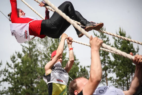 Tyumen Russia June 2016 Survival Competition Team Run Obstacle Course — Foto Stock