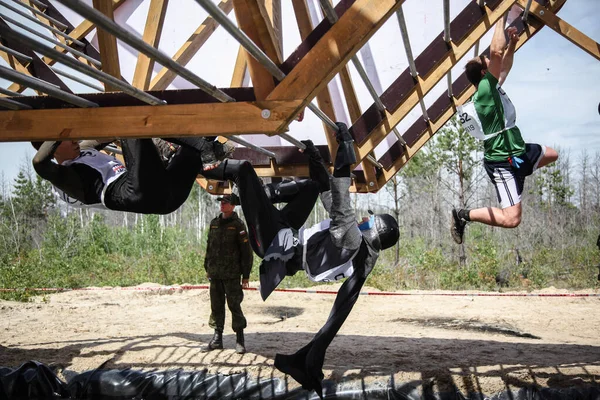 Tyumen Russia June 2016 Survival Competition Team Run Obstacle Course — Foto Stock