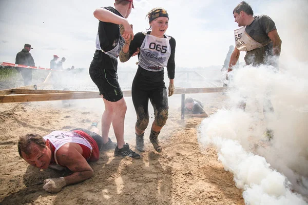 Tyumen Russia June 2016 Survival Competition Team Run Obstacle Course — Foto Stock