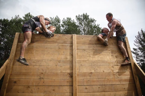 Tyumen Russia June 2016 Survival Competition Team Run Obstacle Course — Foto Stock