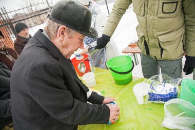 Tyumen. - Rusya. 14 Şubat 2016. Sadaka evi. Serseriler ve dilenciler için yardım, günde bir kez bedavaya yemek.