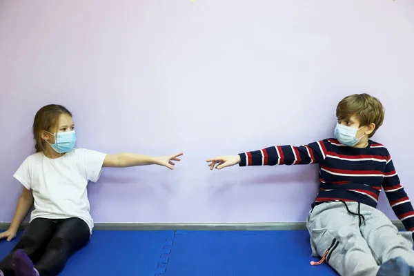 Boy Girl Children Sitting Medical Masks Distance Each Other Keeping — Stock Photo, Image