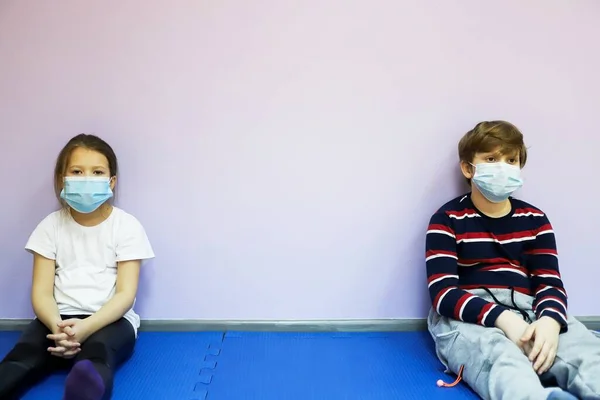Boy Girl Children Sitting Medical Masks Distance Each Other Keeping — Stock Photo, Image