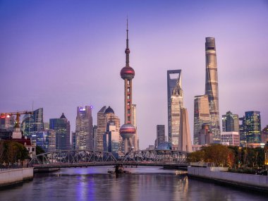 Çin, Şangay 'daki Lujiazui' nin günbatımı manzarası..