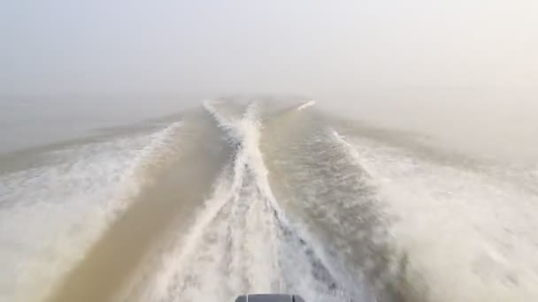 Water Waves High Speed Boat Winter Foggy Background — Stock Video