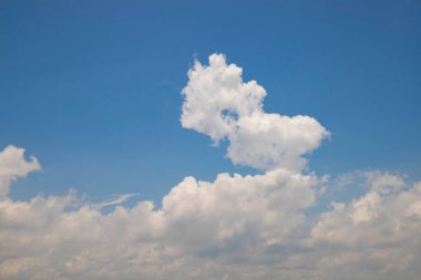 Beyaz Bulut Doğal zemin görünümlü Güzel Mavi Gökyüzü