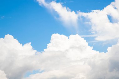 Beyaz Bulut Doğal zemin görünümlü Güzel Mavi Gökyüzü