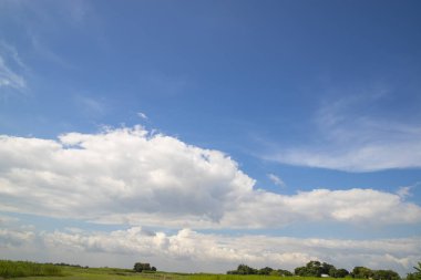 Beyaz Bulut Doğal zemin görünümlü Güzel Mavi Gökyüzü