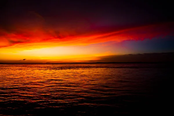 Schöne Aussicht Aufs Meer Vor Orangefarbenem Himmel — Stockfoto