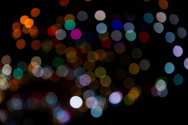 Bunte Defocus Abstrakte Bokeh Lichteffekte Auf Dem Nächtlichen Schwarzen Hintergrund — Stockfoto