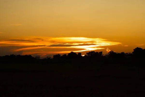 Bela Paisagem Paisagem Pôr Sol Colorido Dramático — Fotografia de Stock