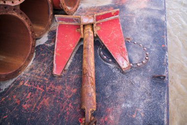 Demir Çapa geminin çelik metal zeminine bağlandı.